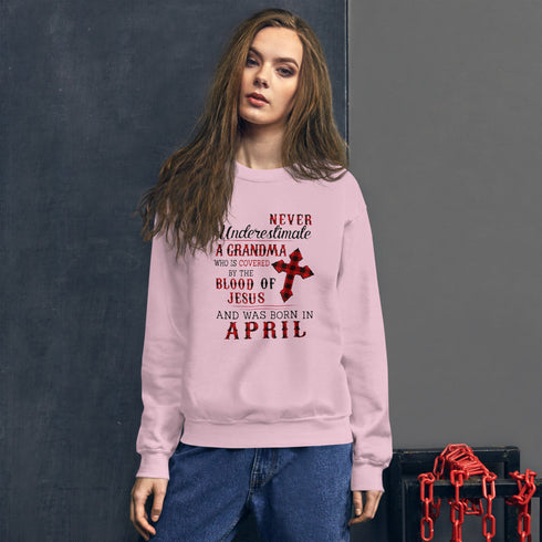 Divesart - Never underestimate a Grandma was born in April Sweatshirt