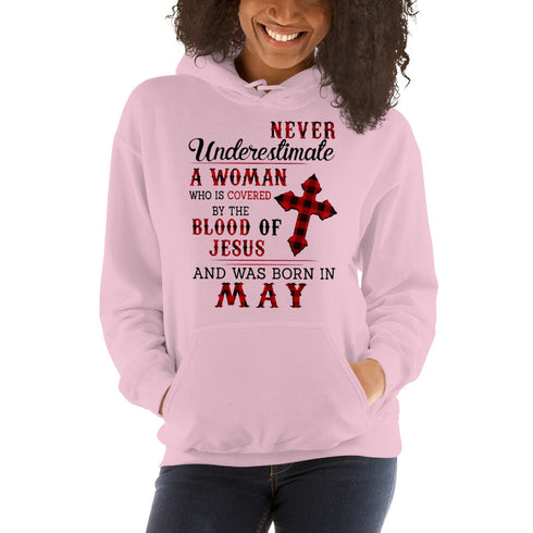 Divesart - Never underestimate a Grandma was born in May Unisex Hoodie
