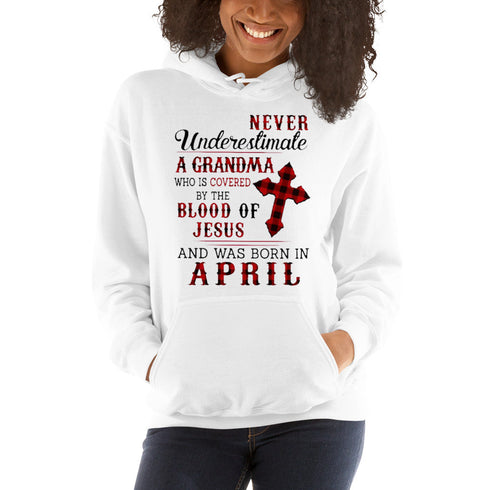 Divesart - Never underestimate a Grandma was born in April Unisex Hoodie