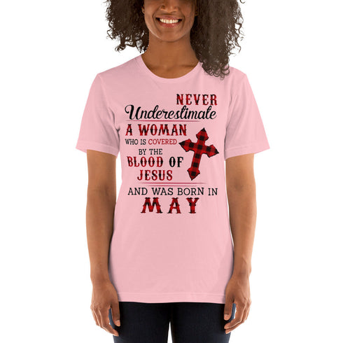 Divesart - Never underestimate a Grandma was born in May Unisex T-Shirt