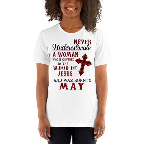 Divesart - Never underestimate a Grandma was born in May Unisex T-Shirt